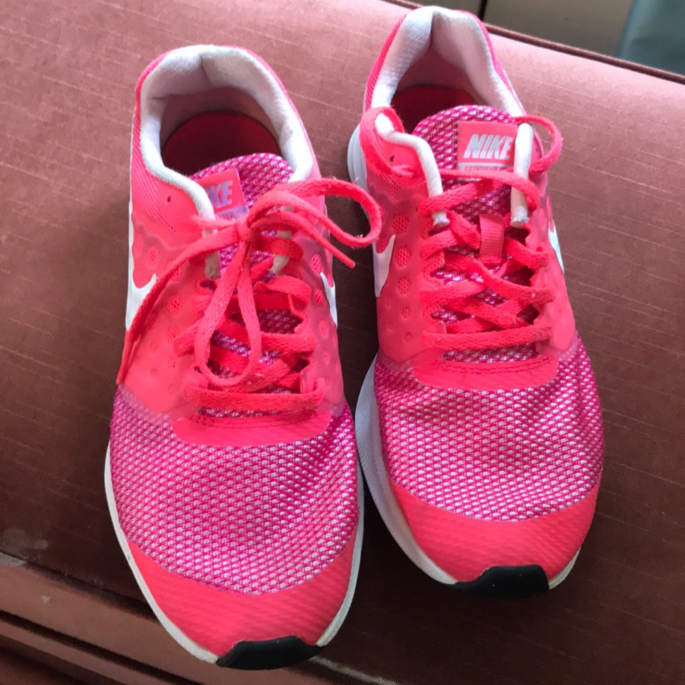 Woman’s Nike shoes. - Picture 3 of 6